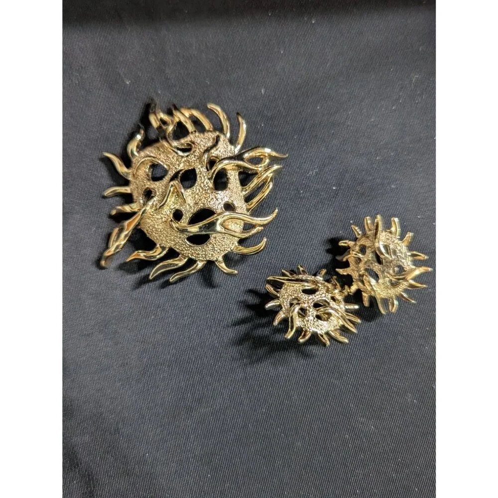 Vintage Sarah Coventry Gold-Tone Sea Urchin‎ Brooch & Clip-On Earrings Set